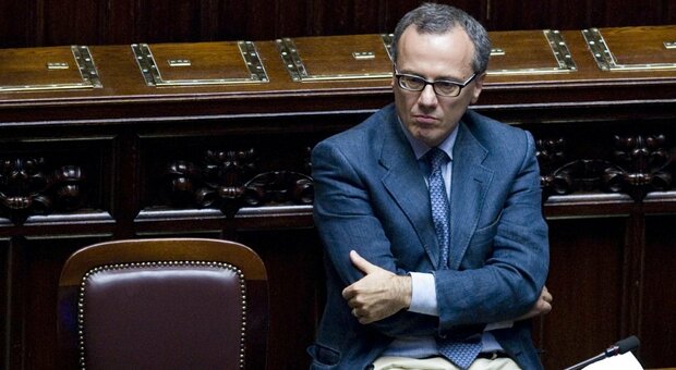Elio Vito lascia Forza Italia e si dimette da deputato: era un 'berluscones' della prima ora