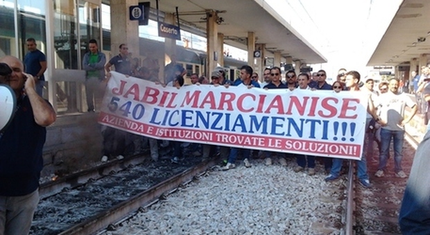 Jabil, la multinazionale americana licenzia 190 persone in Campania. L'ira dei sindacati: «Inaccettabile durante la pandemia»