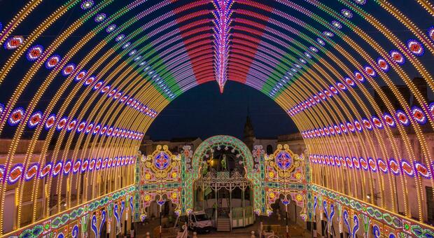 Trionfo di luci per Santa Domenica: torna la festa delle luminarie più belle del mondo