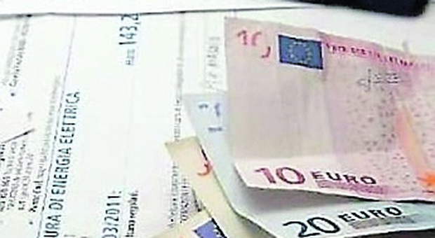 Rincari bollette, stangata per le famiglie in Puglia: fino a mille euro in più in un anno
