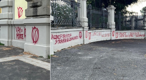 Roma, blitz dei no vax allo Spallanzani. Le scritte sui muri: «Mostri e assassini, vaxate i bambini»