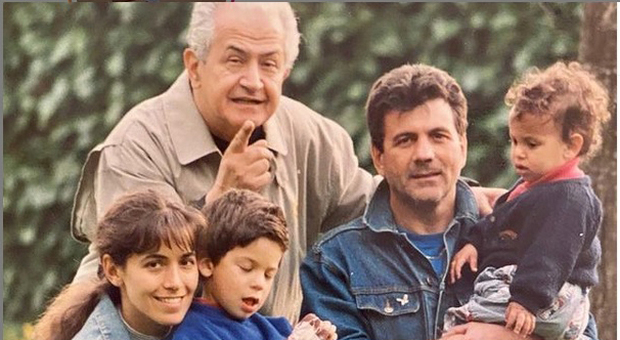 Barbara D'Urso con il padre, l ex Mauro Berardi e i figli Giammauro ed Emanuele (Instagram)