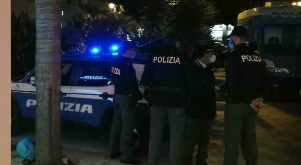 Lecce, Movida nel mirino dei baby rapinatori: due colpi in 40 minuti