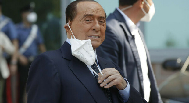 Processo a Berlusconi, acquisite le dichiarazioni del ragioniere. Stop alle intercettazioni con Lavitola