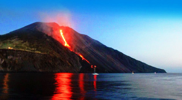 Stromboli, allarme dell'Ingv: «Il vulcano è in stato di apparente instabilità»