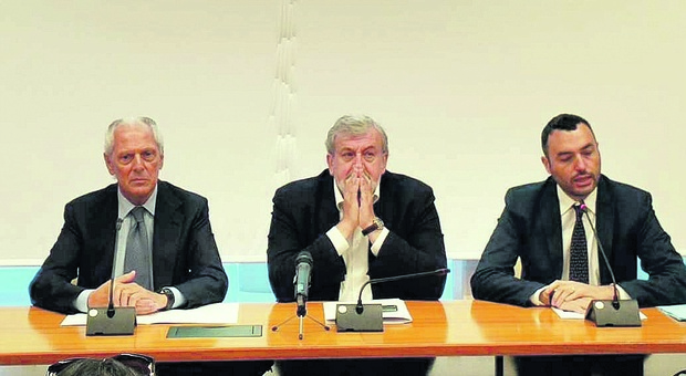 Da sinistra: Marco Tronchetti Provera, Michele Emiliano, Alessandro Delli Noci