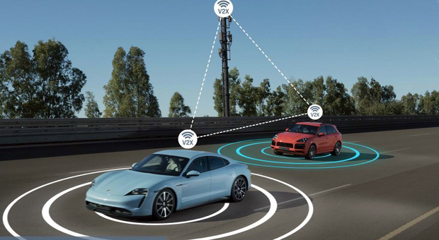 In pista con il 5G, il primo ibrido d'Europa: ecco la rete che fa dialogare l'auto con il tracciato