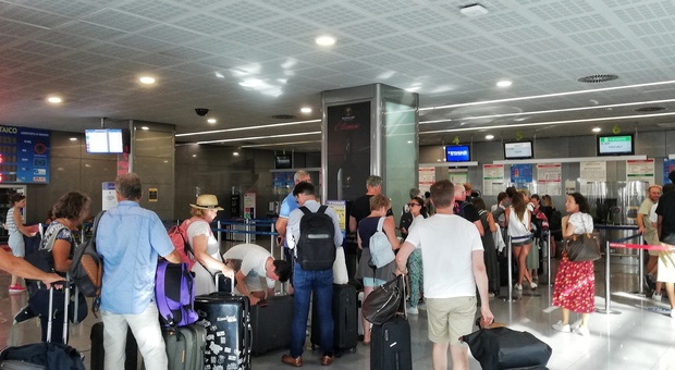 Turismo, negli aeroporti pugliesi record di passeggeri. Per il ponte di Ognissanti 130mila persone