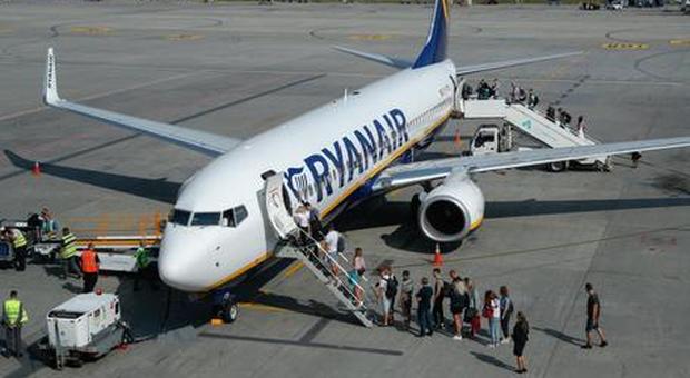 Ryanair bagagli a mano, nuove tariffe e regole per i passeggeri. Ecco cosa cambia