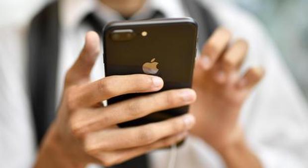 Apple dovrà pagare una multa di oltre 10 milioni di euro a causa del rallentamento programmato degli iPhone