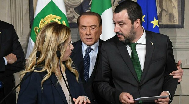 Salvini e Berlusconi distanti, Meloni balla da sola: il centrodestra si fa in tre
