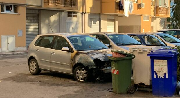 Auto a fuoco nella notte a Sant'Elia: indagini in corso