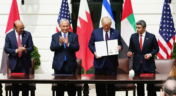 Washington, firma dell'accordo tra Israele, Emirati e Bahrein. Trump: «Giorno storico»