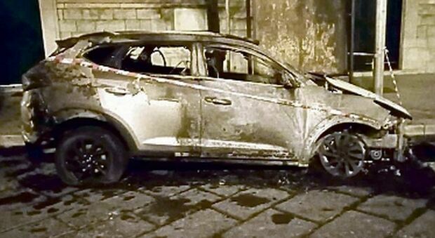 Incendiata l’auto di un carabiniere a Corato. Tre vetture incendiate in 10 giorni