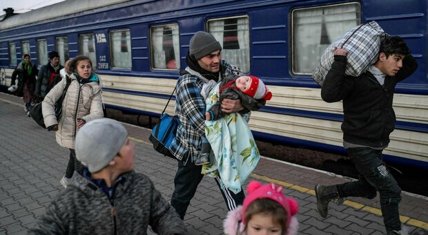 Ucraina, profughi: i paesi Ue ne hanno accoti 2,3 milioni, la Gran Bretagna solo 300. L'Ira della Francia. La mappa