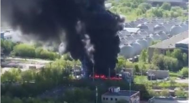 Russia, la battaglia dei sabotaggi: un incendio a Mosca nel centro degli Shuttle