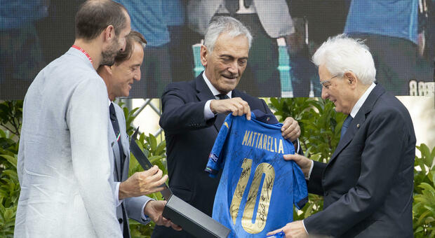 Da Mattarella onoreficenze alla Nazionale: Mancini diventa 'Grande Ufficiale', i giocatori 'Cavalieri'
