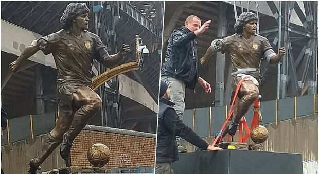 Maradona, Napoli ricorda il Pibe de Oro con una statua: «Un dono alla città di Napoli e al suo campione più amato»
