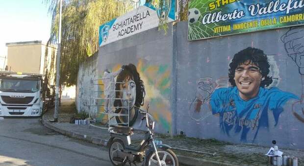 Mugnano, tre murales per Maradona realizzati sulle pareti dello stadio