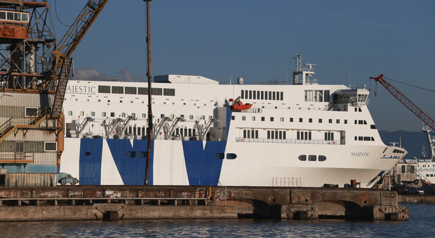 Coronavirus, ferma a Napoli nave proveniente da Genova: in isolamento 9 membri dell'equipaggio