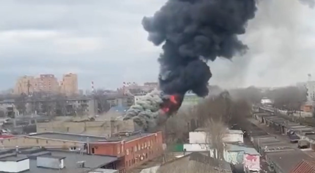 Mosca, incendio in laboratorio di tecnologie militari (terzo caso in tre giorni). L'ipotesi: innescato dagli hacker