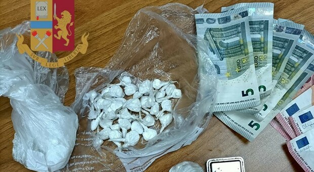 Salento, poco meno di 60 grammi di cocaina e oltre 4.000 euro in contanti: arrestato