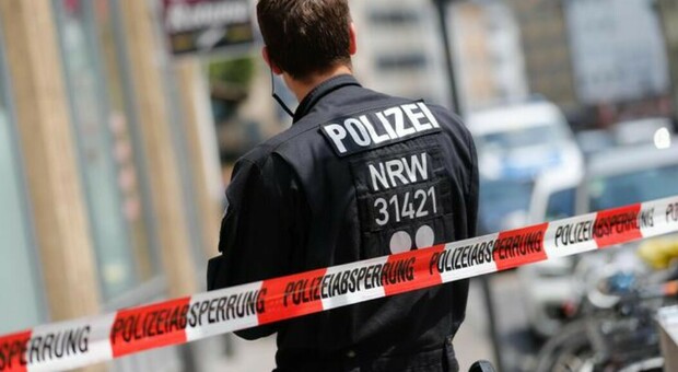 Germania choc, uomo armato di coltello irrompe in una scuola elementare e ferisce una donna e una bambina