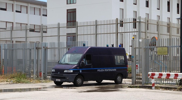 Taranto, sospesa direttrice del carcere: «Favoriva il boss di mafia, ecco come»