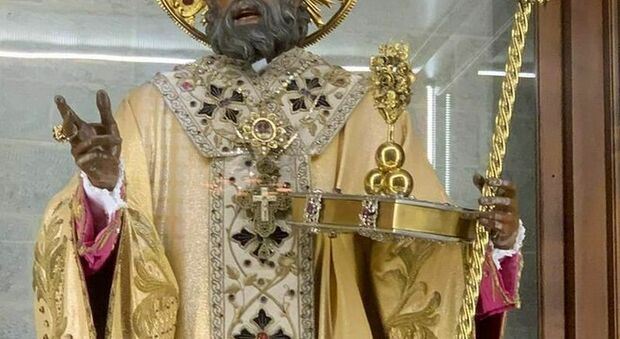 Bari, l'oro di San Nicola venduto per mille euro