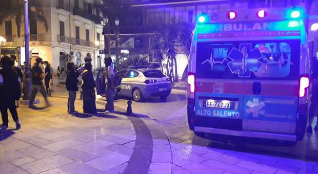 L'intervento della polizia e del 118 ieri sera in piazza Vittoria