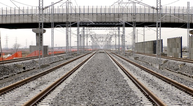 Autonomia, il nodo infrastrutture: al Sud il 70% della rete ferroviaria a binario unico. Tutti i dati nel Def