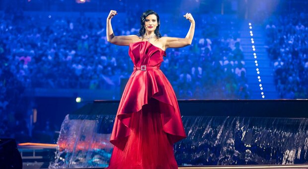 Laura Pausini all'Eurovision, il cambio look che stupisce e le critiche sul peso: cosa è successo