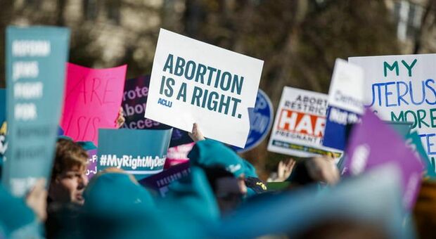 Aborto, Corte suprema Usa voterà per abolire il diritto (sancito dalla legge del 1973)