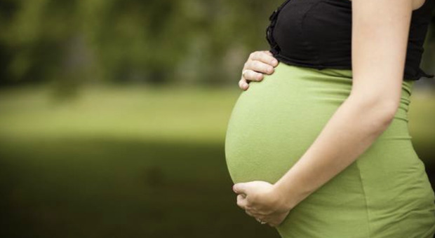 Una stalker 30enne di Roma perseguitava il suo ex pedinandolo e fingendo di essere incinta