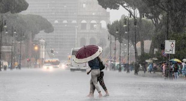 Maltempo in arrivo sul Lazio, allerta per le prossime 24-36 ore: «Previsti temporali e grandinate»