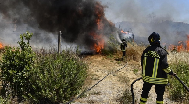 Rischio incendi, il divieto di fuochi e abbruciamenti anticipato in tutta la Toscana