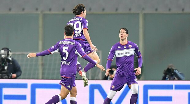 Fiorentina-Genoa, Vlahovic fa il cucchiaio e sbaglia il rigore