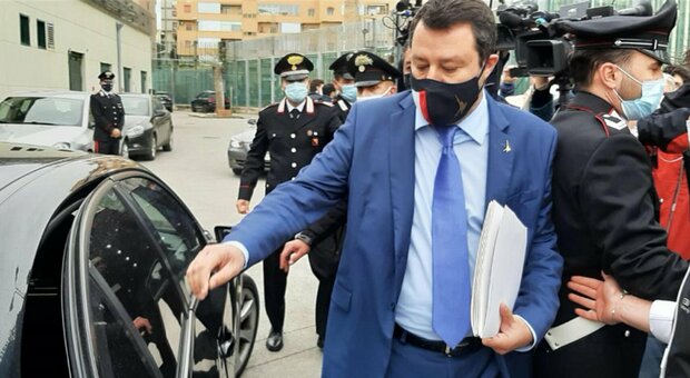 Salvini rinviato a giudizio per sequestro di persona su Open Arms: «Vado a processo a testa alta»