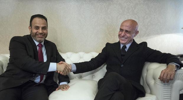 Marco Minniti con l'omologo libico Al-Aref al-Khoga