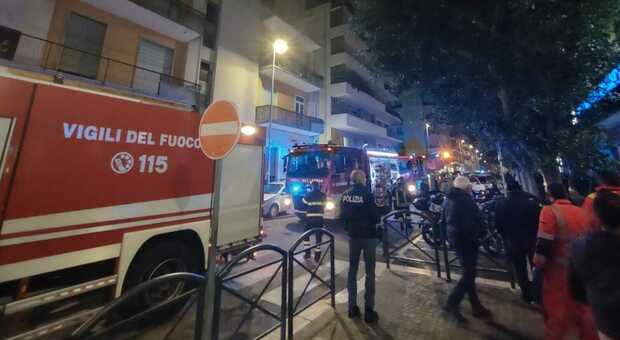 Uno scoppio, poi l'incendio: fiamme in un appartamento nel centro di Lecce