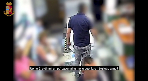 Rapinatori arrestati a Milano: colpi da 300mila euro. «Prima delle rapine si davano la carica col neomelodico»