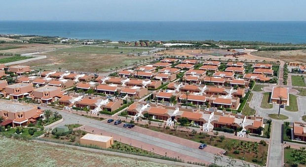 Nuovi villaggi o zero cemento: a Brindisi è scontro sullo sviluppo costiero