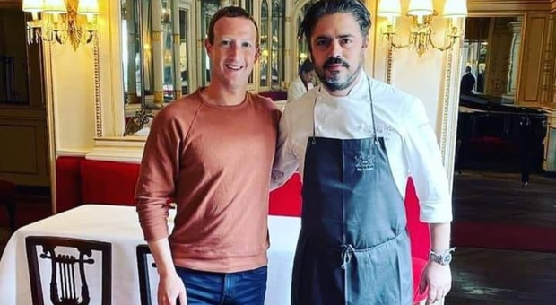 Mark Zuckerberg sbarca a Torino: visita al Museo Egizio e al ristorante del Cambio. Lo chef: «Una meta-visita»
