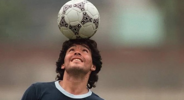 Maradona, l'asta dei suoi cimeli fa flop: solo 23mila euro per pagare i suoi debiti