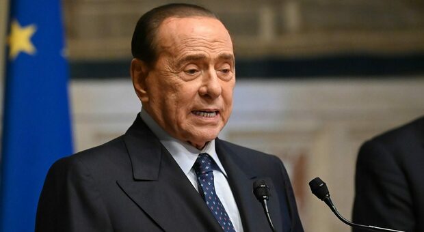 Escort: le intercettazioni di Berlusconi a Palazzo Grazioli. A Tarantini doceva: «Ragazze foraggiatissime»