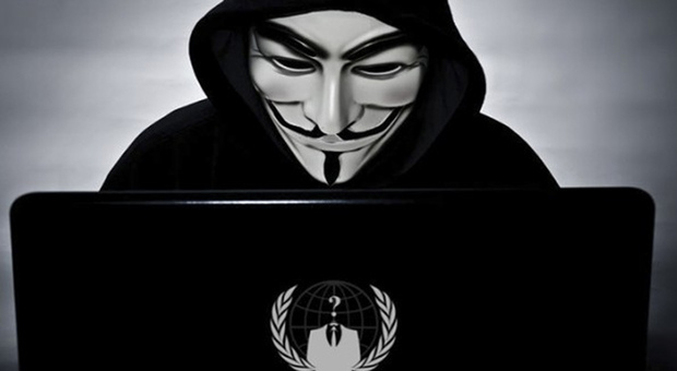 Anonymous buca le mail di 30.000 avvocati. Virginia Raggi: «Grave violazione della privacy»
