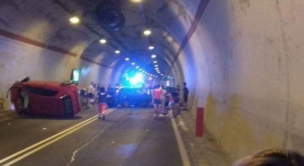L'incidente nel tunnel (foto dal post su Facebook di San Severo today)