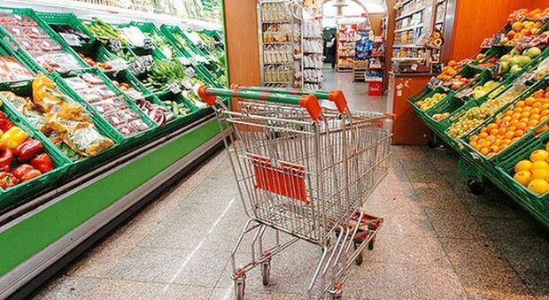 Spesa, quali sono i supermercati preferiti dagli italiani? E dove si spende di meno? La classifica