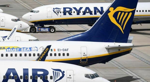Volo Ryanair in ritardo di cinque ore: Pasquetta da dimenticare per 160 passeggeri diretti in Sicilia
