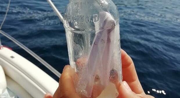 Ritrovano in mare un messaggio in bottiglia